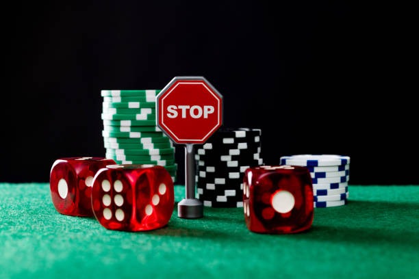 Gem Saviour slot game interface on aternos mobile app showing five reels and bonus meter
